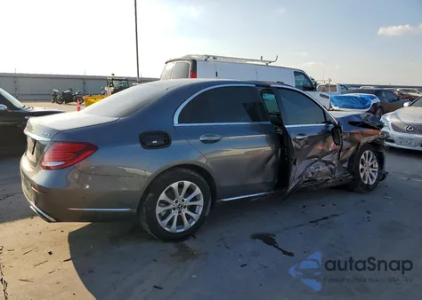 2018 Mercedes-Benz E 300 4Matic z USA, uszkodzony, nr VIN WDDZF4KB4JA295407